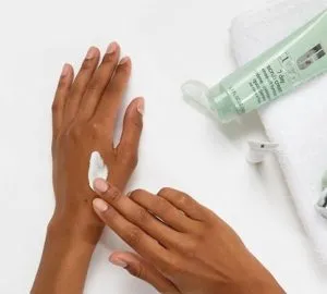 اسکراب 7 روزه لایه بردار کلینیک 4 size 500x500 7 Day Scrub Cream Rinse Off Formula 3