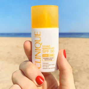 کرم ضد آفتاب مینرال کلینیک SPF50 3 ضدآفتاب کلینیک بدون رنگ