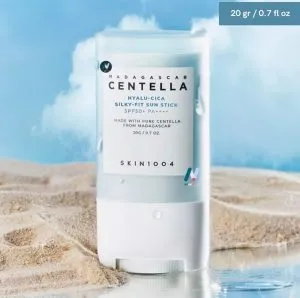 کرم ضد آفتاب مرطوب کننده استیکی SPF50 سنتلا 4 IMG 9346
