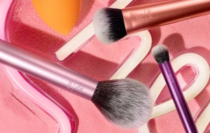 ست براش مدل اوری دی اسنسشیلز ریل تکنیکس 6 2023 08 real techniques brand treatment 50 teaser everyday essentials brush set.dam .ts1695986769826