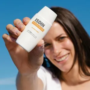 مایع ضد آفتاب روشن کننده اکتیو یونیفای SPF 50 بی رنگ ایزدین ۵۰ میلیلیتر 6 71J9qFl5F3L. SL1500
